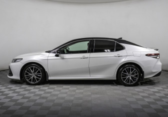 Подержанный автомобиль Toyota Camry Sedan 2021 года (8 фото)