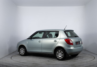 Подержанный автомобиль Skoda Fabia Hatchback 2012 года (7 фото)