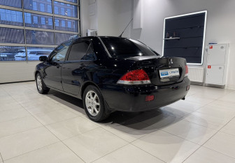 Подержанный автомобиль Mitsubishi Lancer Sedan 2007 года (6 фото)