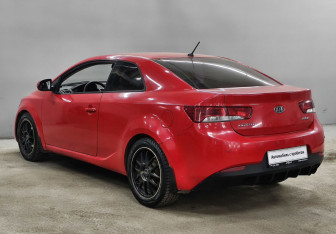 Подержанный автомобиль Kia Cerato Coupe 2011 года (8 фото)