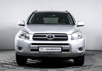 Подержанный автомобиль Toyota RAV4 2008 года (2 фото)