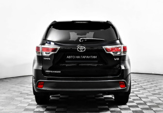Подержанный автомобиль Toyota Highlander 2014 года (6 фото)