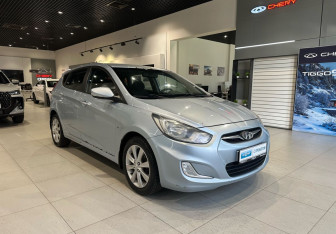 Подержанный автомобиль Hyundai Solaris Hatchback 2012 года (3 фото)