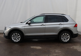 Подержанный автомобиль Volkswagen Tiguan 2021 года (8 фото)