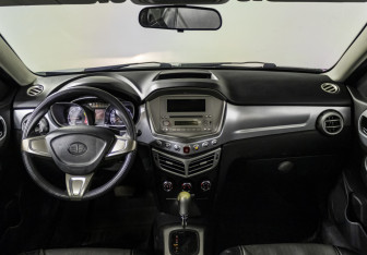 Подержанный автомобиль FAW Oley Sedan 2014 года (13 фото)