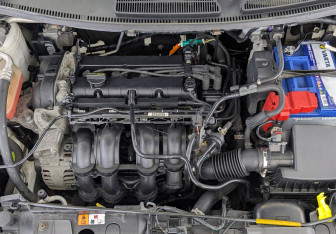 Подержанный автомобиль Ford Fiesta Sedan 2015 года (6 фото)