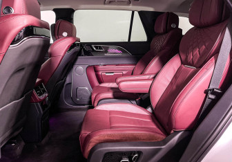 Подержанный автомобиль Hongqi E-HS9 2021 года (10 фото)