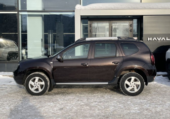 Подержанный автомобиль Renault Duster 2015 года (8 фото)