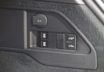 Подержанный автомобиль Volkswagen Touareg 2016 года (25 фото)