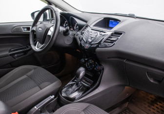 Подержанный автомобиль Ford Fiesta Hatchback 2016 года (10 фото)