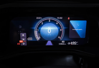 Подержанный автомобиль Volkswagen Multivan 2022 года (16 фото)