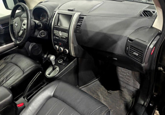 Подержанный автомобиль Nissan X-Trail 2011 года (11 фото)