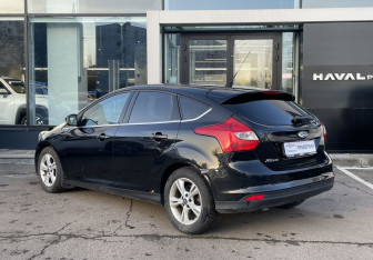 Подержанный автомобиль Ford Focus Hatchback 2012 года (7 фото)