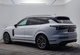 Подержанный автомобиль Lynk&Co 09 2022 года (6 фото)