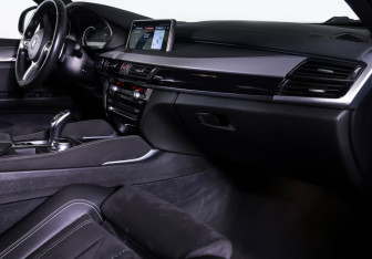 Подержанный автомобиль BMW X6 2019 года (10 фото)
