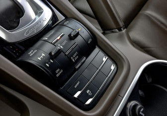 Подержанный автомобиль Porsche Cayenne 2014 года (26 фото)