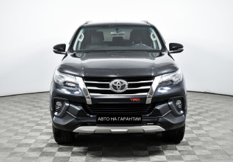 Подержанный автомобиль Toyota Fortuner 2018 года (2 фото)