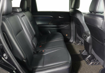 Подержанный автомобиль Toyota Highlander 2017 года (12 фото)