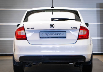 Подержанный автомобиль Skoda Rapid Liftback 2018 года (5 фото)