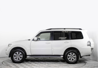 Подержанный автомобиль Mitsubishi Pajero 2011 года (8 фото)