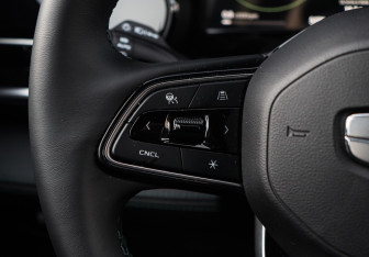 Подержанный автомобиль Geely Monjaro 2025 года (32 фото)