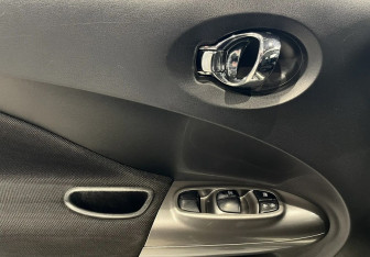 Подержанный автомобиль Nissan Juke 2011 года (17 фото)