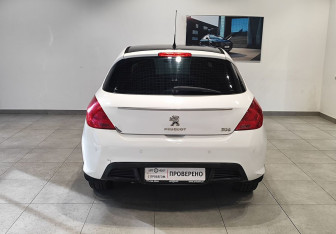 Подержанный автомобиль Peugeot 308 Hatchback 2011 года (6 фото)