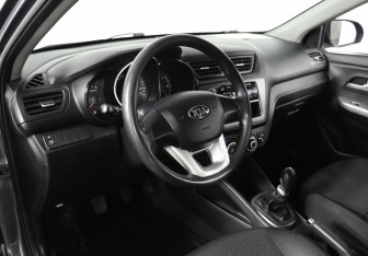 Подержанный автомобиль Kia Rio Hatchback 2014 года (6 фото)