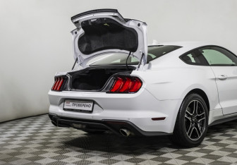 Подержанный автомобиль Ford Mustang Coupe 2023 года (17 фото)