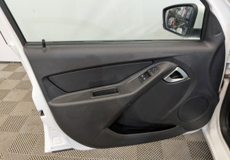 Подержанный автомобиль LADA (ВАЗ) Granta Sedan 2023 года (17 фото)