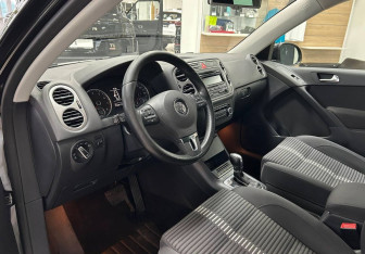 Подержанный автомобиль Volkswagen Tiguan 2010 года (12 фото)