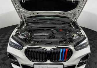 Подержанный автомобиль BMW X1 2019 года (10 фото)