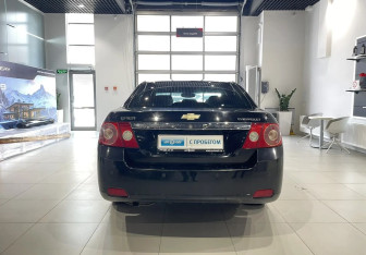 Подержанный автомобиль Chevrolet Epica 2008 года (5 фото)
