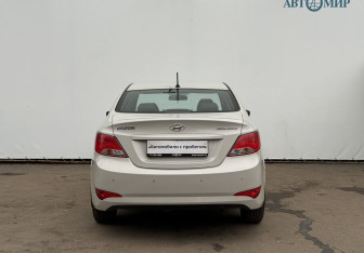 Подержанный автомобиль Hyundai Solaris Sedan 2015 года (6 фото)