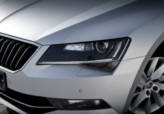 Подержанный автомобиль Skoda Superb Liftback 2018 года (17 фото)