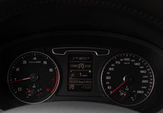 Подержанный автомобиль Audi Q3 2012 года (9 фото)
