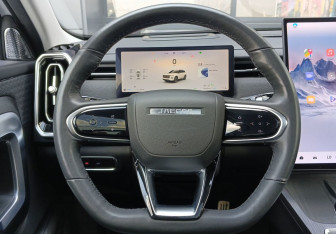 Подержанный автомобиль Jaecoo J7 2023 года (14 фото)