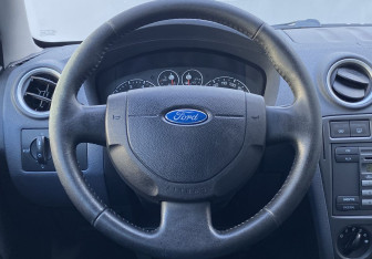 Подержанный автомобиль Ford Fusion 2008 года (12 фото)