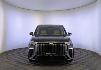 Подержанный автомобиль Voyah Dream 2023 года (2 фото)