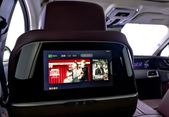 Подержанный автомобиль Hongqi E-HS9 2022 года (30 фото)