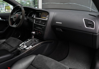 Подержанный автомобиль Audi RS 5 Coupe 2011 года (7 фото)