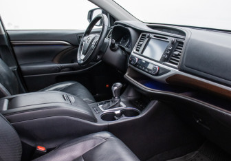 Подержанный автомобиль Toyota Highlander 2013 года (10 фото)