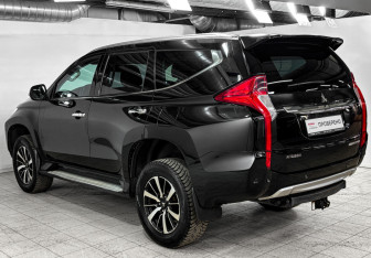 Подержанный автомобиль Mitsubishi Pajero Sport 2017 года (6 фото)
