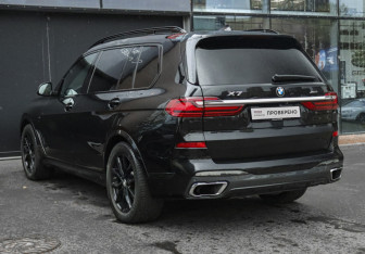 Подержанный автомобиль BMW X7 2019 года (7 фото)