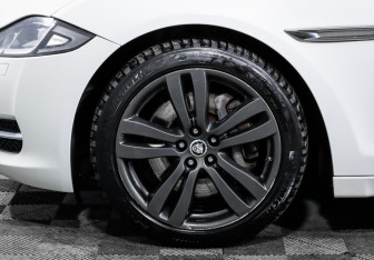 Подержанный автомобиль Jaguar XJ 2013 года (15 фото)