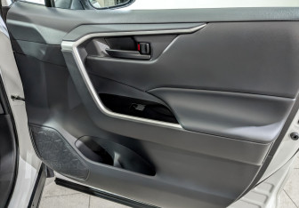 Подержанный автомобиль Toyota RAV4 2024 года (24 фото)