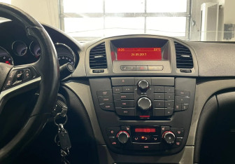 Подержанный автомобиль Opel Insignia Liftback 2013 года (15 фото)