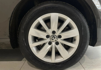 Подержанный автомобиль Volkswagen Passat Sedan 2012 года (17 фото)