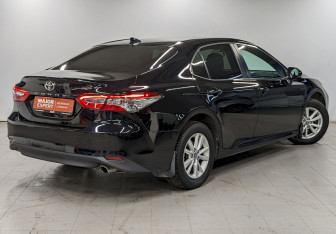 Подержанный автомобиль Toyota Camry Sedan 2019 года (5 фото)