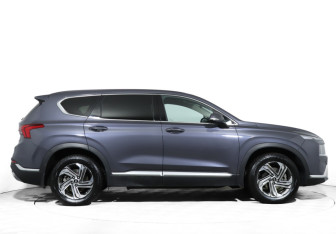 Подержанный автомобиль Hyundai Santa Fe 2022 года (4 фото)